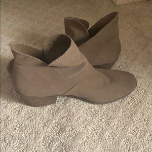 Leather Booties in brown color